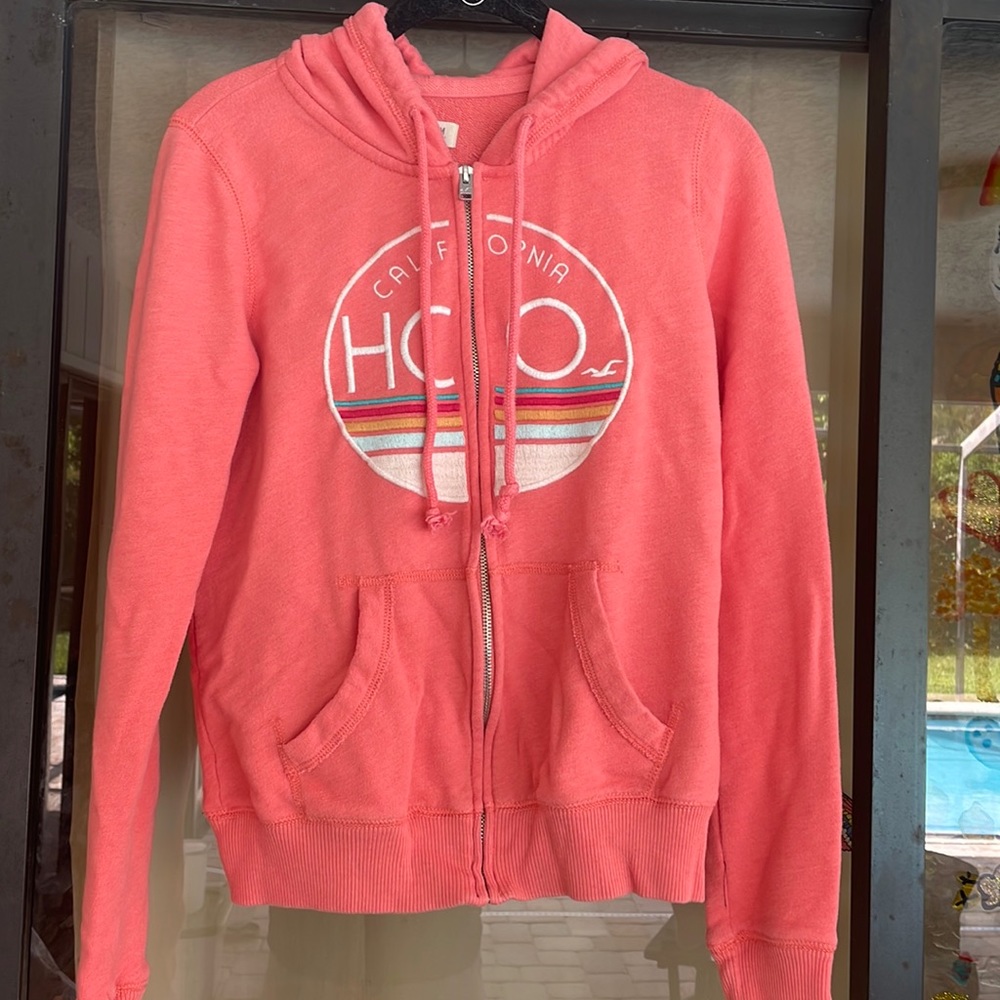 Cute peach colored hoodie🧡